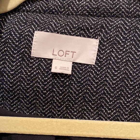 Loft black herringbone blazer. Size 6 - Picture 3 of 5